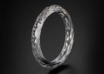 «معهد الأحجار الكريمة الأمريكي» يقييم خاتمًا ماسيًا مزروعًا بالكامل في المختبرات