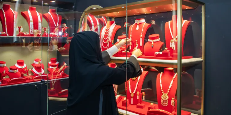 ارتفاع أسعار الذهب بالإمارات.. والجنيه يسجل 1.66 ألف درهم 86 ارتفاع أسعار الذهب بالإمارات.. والجنيه يسجل 1.66 ألف درهم