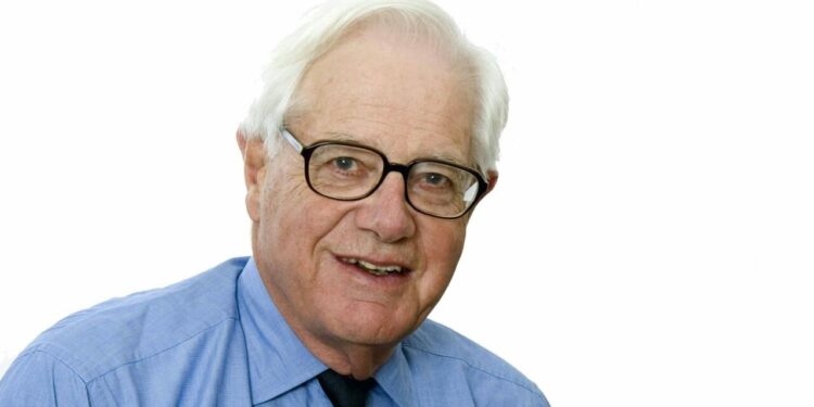 وفاة الرئيس السابق والأكثر تأثيرًا في تاريخ عملاق صناعة الألماس “دي بيرز”