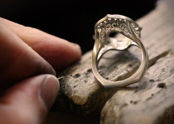 مصنعو الذهب يرصدون أسباب تفاوت قيمة المصنعية