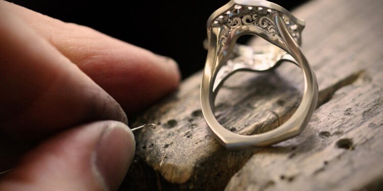 مصنعو الذهب يرصدون أسباب تفاوت قيمة المصنعية 88 مصنعو الذهب يرصدون أسباب تفاوت قيمة المصنعية