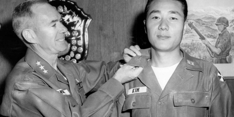 “بون كي كيم” من مترجم للجيش الأمريكي إلى تاجر مجوهرات شهير