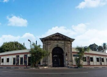 «فنون تطبيقية» : لا نقبل خريجي مدرسة الذهب والمجوهرات