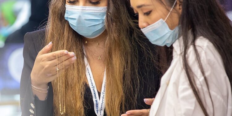 " الاتهام بالسرقة".. أبرز مخاطر شراء الذهب بدون فاتورة من العملاء 88 ” الاتهام بالسرقة”.. أبرز مخاطر شراء الذهب بدون فاتورة من العملاء