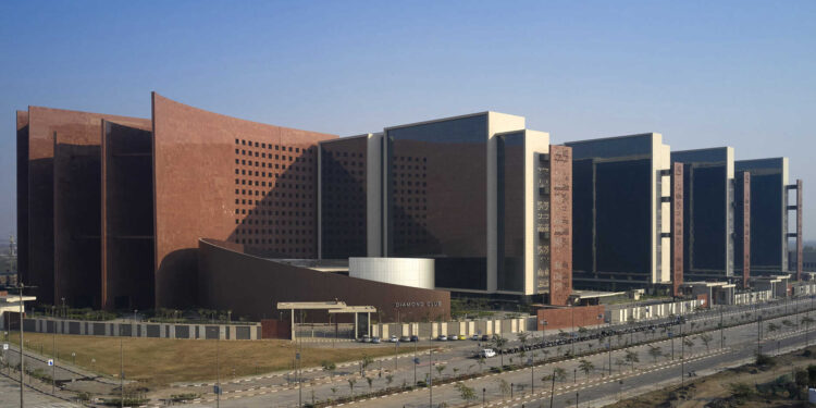 في الهند.. بورصة “سوارت للألماس” تفتتح أكبر مبنى إداري في العالم