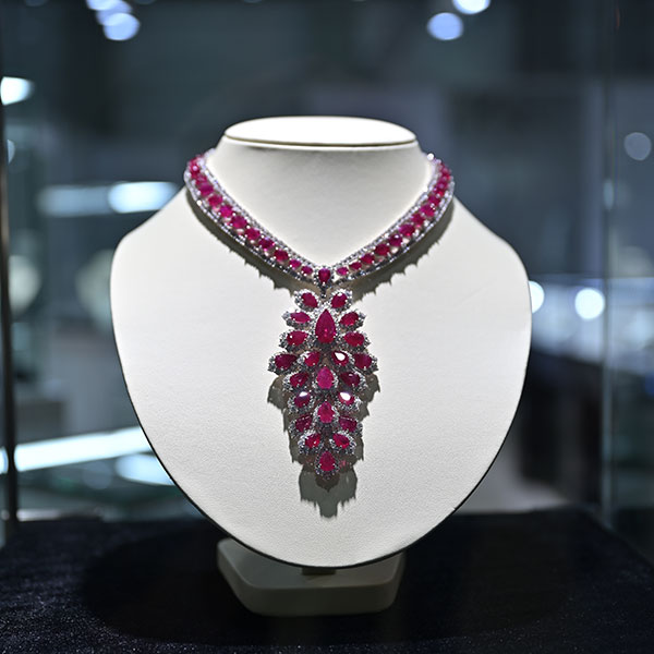 Beauty Gems Ruby necklace