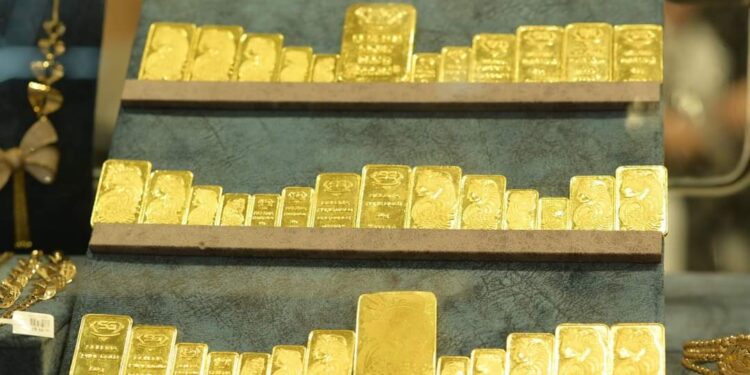 متعاملون: تثبيت أسعار الفائدة يعزز من استقرار أسواق الذهب 87 متعاملون: تثبيت أسعار الفائدة يعزز من استقرار أسواق الذهب