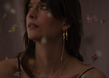 “سيا تايلور”تطرح مجموعة جديدة من المجوهرات مستوحاة من العناصر الطبيعية