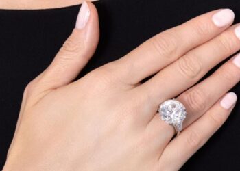 13  مليون دولار مبيعات مجوهرات مزاد «سوذبيز» في نيويورك