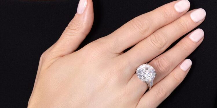 13 مليون دولار مبيعات مجوهرات مزاد «سوذبيز» في نيويورك 97 13  مليون دولار مبيعات مجوهرات مزاد «سوذبيز» في نيويورك