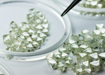 تحديات السوق تدفع «ألروسا» لوقف مبيعاتها من الألماس الخام