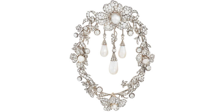 ” سوذبيز” تطرح مجوهرات ملكية نادرة للبيع بالمزاد.. قيمتها 5.6 مليون دولار