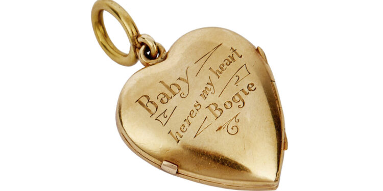 مزاد «أساطير وملوك هوليوود» يعرض قلادة تصل قيمتها إلى 20 دولار 88 مزاد «أساطير وملوك هوليوود» يعرض قلادة تصل قيمتها إلى 20 دولار