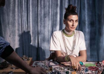 «جيوفانا إنجلبرت» مدير التصميم في «سواروفسكي»..الاستمتاع الحقيقي بالمجوهرات يخلق حالة من الإبداع