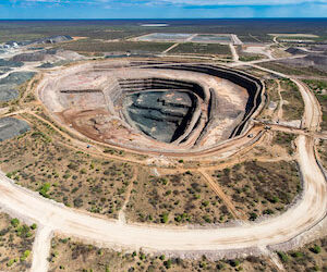 حكومة بواتسوانا تنهي تعاقدها مع “إتش بي أنتويرب” لشراء إنتاجها من الألماس