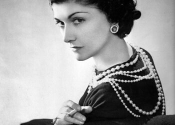 من أرشيف البلاط الملكي…كتاب يروي قصة حياة «كوكو شانيل»