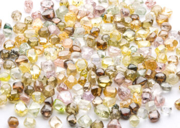 “كيران” الهندية: حظر استيردا الألماس الخام سيحل أزمة فائض العرض