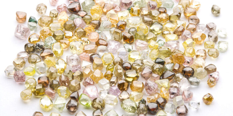 “كيران” الهندية: حظر استيردا الألماس الخام سيحل أزمة فائض العرض