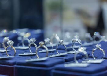 كيف أصبح عام 2023 عام الألماس المصنع معمليًا؟