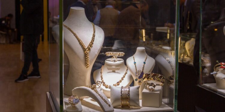 مجلس الذهب العالمي: المصريون يشترون 46.4 طن من الذهب خلال أول 9 أشهر من 2023 88 مجلس الذهب العالمي: المصريون يشترون 46.4 طن من الذهب خلال أول 9 أشهر من 2023