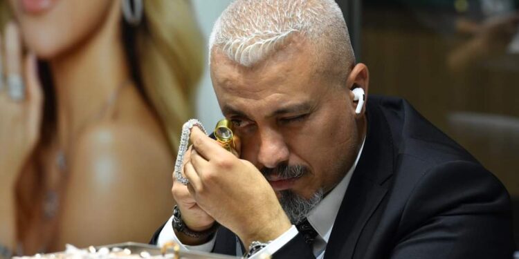 تحقيق صحفي.. دبي مغسلة الألماس الروسي" 88 معرض “اسطنبول الدولي للمجوهرات” يواصل فعاليته في دروته الـ54