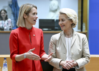 الاتحاد الأوروبي يؤكد خططه لحظر الألماس الروسي