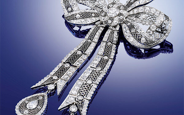 "بروش على شكل فيونكة" يعود تاريخه إلى 1910 يعرض للبيع بقيمة 20 ألف دولار 96 “بروش على شكل فيونكة” يعود تاريخه إلى 1910 يعرض للبيع بقيمة 20 ألف دولار