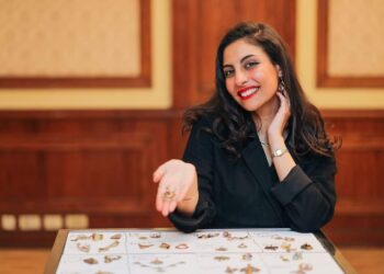 «ندى عمر» موهبة تشق طريقها نحو الاحترافية في عالم المجوهرات