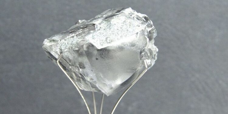 ” جيم ديموند” تعثر على 3 ماسات وزنها أكثر من 100 قيراط في 2023