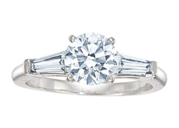 خاتم من “الألماس الأزرق” يحقق 275 ألف دولار في مزاد “هيريتيدج “