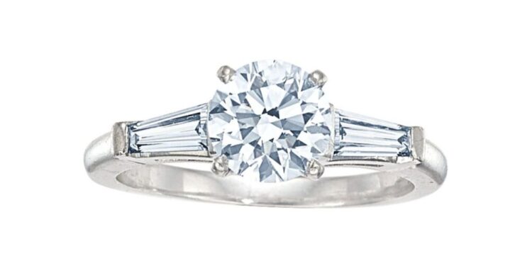 خاتم من "الألماس الأزرق" يحقق 275 ألف دولار في مزاد "هيريتيدج " 86 خاتم من “الألماس الأزرق” يحقق 275 ألف دولار في مزاد “هيريتيدج “