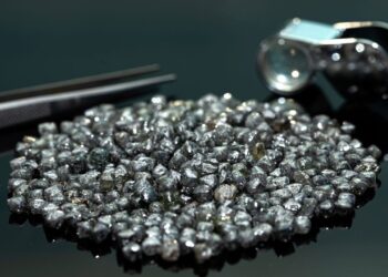  شراكة بين “دي بيرز” و”سارين” لحل  أزمة تتبع مصدر الألماس