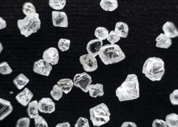 “دي بيرز” تعلق مزادات الألماس الخام عبر الإنترنت حتى نهاية 2023