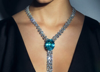 قلادة «بارايبا التورمالين» يتوقع بيعها بـ 2.5 مليون دولار في مزاد علني