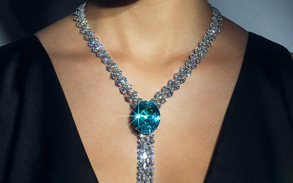 قلادة «بارايبا التورمالين» يتوقع بيعها بـ 2.5 مليون دولار في مزاد علني 92 قلادة «بارايبا التورمالين» يتوقع بيعها بـ 2.5 مليون دولار في مزاد علني