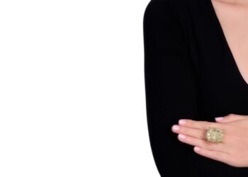 4.1 مليون دولار قيمة متوقعة لخاتم من الألماس الأصفر في مزاد “سوذبيز”