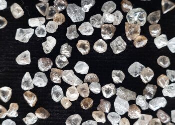 “دي بيرز” تستهدف إنتاج نحو 33 مليون قيراط من الألماس في 2023