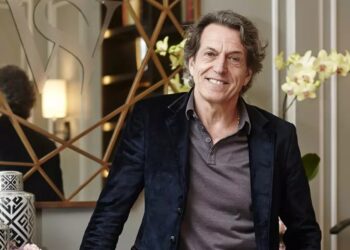 “ستيفن ويبستر”… حوّل الصائغ من الحرفي إلى الفنان