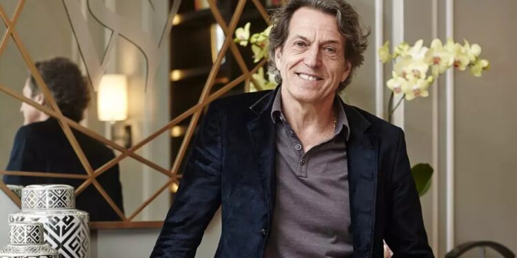 "ستيفن ويبستر"... حوّل الصائغ من الحرفي إلى الفنان 116 “ستيفن ويبستر”… حوّل الصائغ من الحرفي إلى الفنان