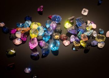 10 أسباب تجعل الألماس الملون استثمارًا حكيمًا وسط التقلبات الاقتصادية العالمية