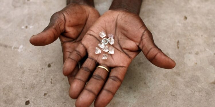 أكبر شركة لاستخراج الماس في زيمبابوي تنقل مبيعاتها إلى مزادات دبي 88 أكبر شركة لاستخراج الماس في زيمبابوي تنقل مبيعاتها إلى مزادات دبي