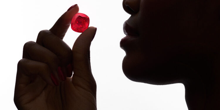 "فيرا جيم" تتعاقد مع "تشاينا ستون" لتوريد الياقوت الموزمبيقي الخام 96 “فيرا جيم” تتعاقد مع “تشاينا ستون” لتوريد الياقوت الموزمبيقي الخام