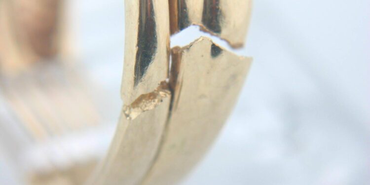 تحذير: الكلور .. "يفتت" الذهب 94 تحذير: الكلور .. “يفتت” الذهب