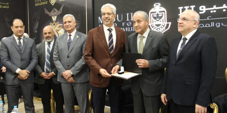 أبرزها دخول الذهب بدون جمارك.. تعرف على إنجازات الشعبة العامة للمجوهرات في 2023 87 وزير التموين: تطور كبير في إنتاج الذهب ومستمرون في دعم وتنمية الصادرات