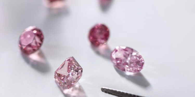 «تيفاني آند كو» تستحوذ على مجموعة من الألماسات الوردية من طراز «أرجيل» 87 «تيفاني آند كو» تستحوذ على مجموعة من الألماسات الوردية من طراز «أرجيل»