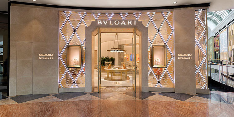 بتصميم مستوحاة من سوار .."بولجاري" تعيد افتتاح متجرها في الإمارات 98 بتصميم مستوحاة من سوار ..”بولجاري” تعيد افتتاح متجرها في الإمارات