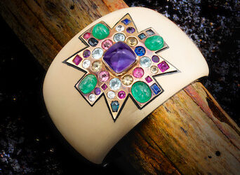 سوار “هيلين هايز” من تصميم  فيردورا وشانيل  يتصدر مزاد بونهامز