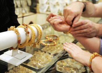 متعاملون: ارتفاع الأسعار قد يدفع المواطنون لشراء الذهب عيار 14