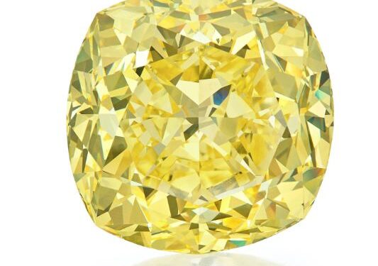 بيع أكبر ماسة صفراء في مزاد بنحو 5.5 مليون دولار 97 بيع أكبر ماسة صفراء في مزاد بنحو 5.5 مليون دولار