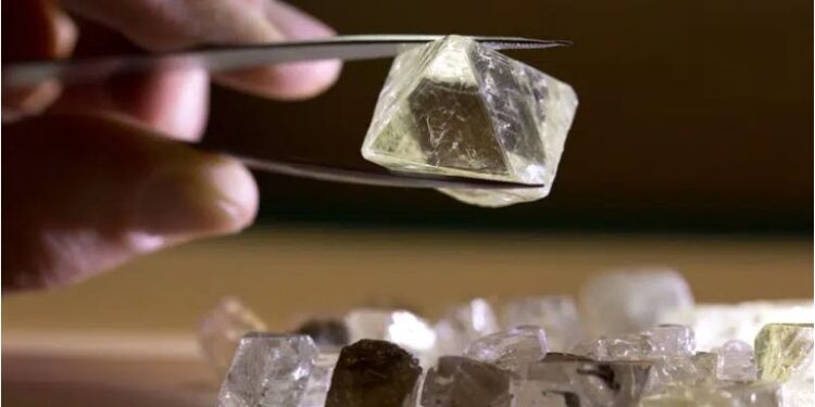 الهند تنهي تجميد واردات الألماس الخام